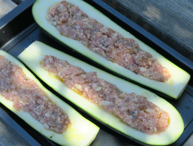 Grosses courgettes farcies allongées
