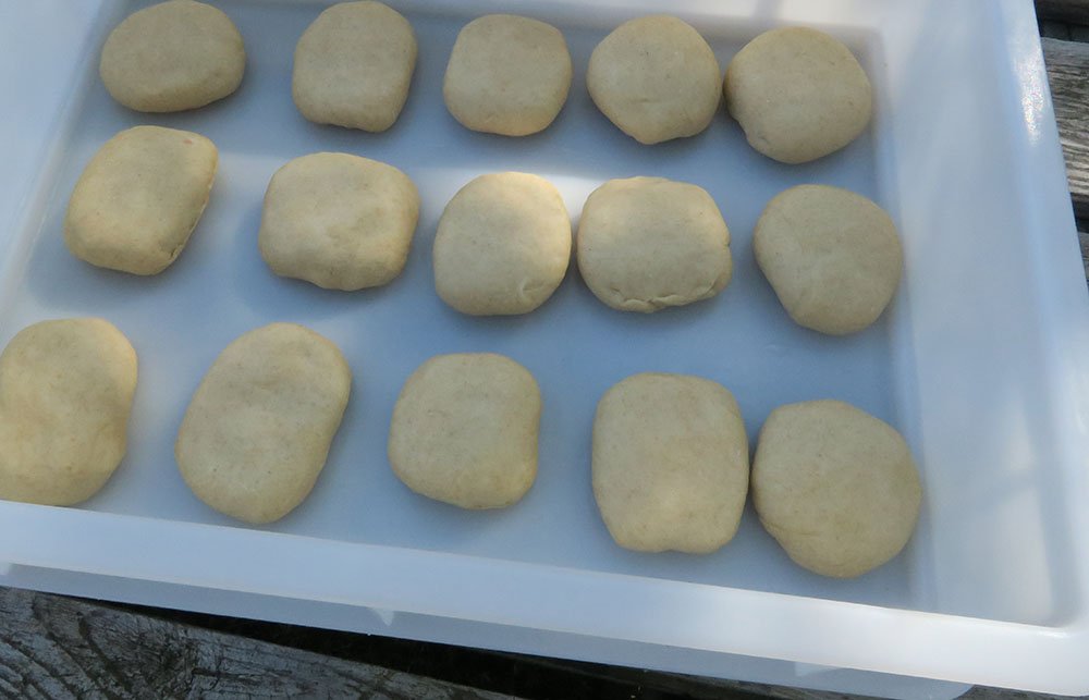 Repos pâte Naans fromage cuisson au four à bois