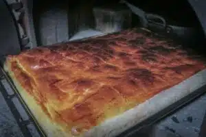 Galette des rois rectangulaire cuite au four à bois