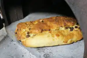 Stollen cuit au four à bois
