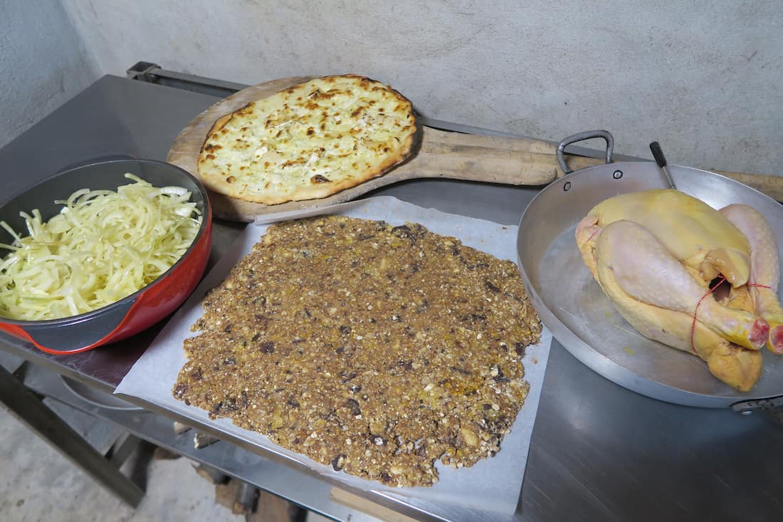 Fournée d'hiver Pizzas poulet chèvre miel, poulet rôtis, oignons confits, cookie géant