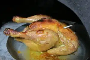 Poulet rôti au four à bois