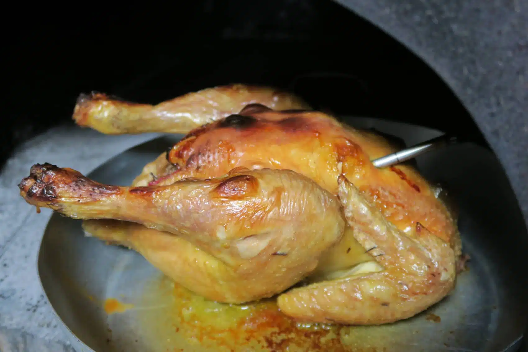 Poulet rôti au four à bois
