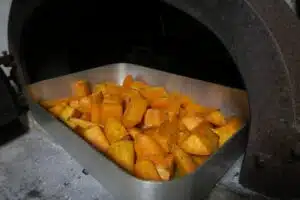 Patates douces au four à bois
