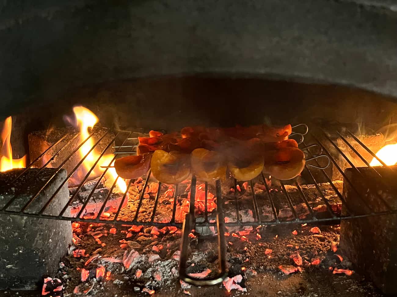 Brochettes d'abricots au four à bois