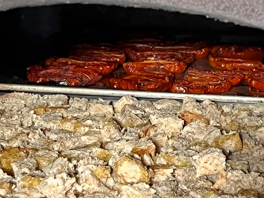 Fournée chaleur tombante : Croutons Ails et fines herbes et tomates séchées