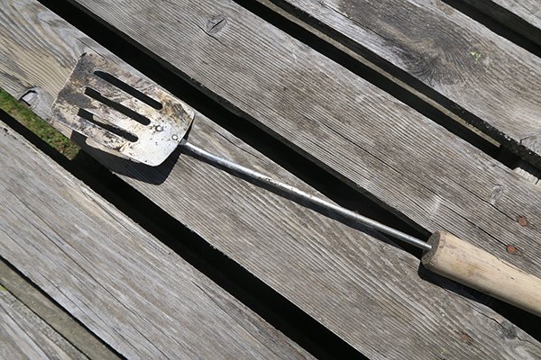 Spatule maison à long manche pour le four à bois