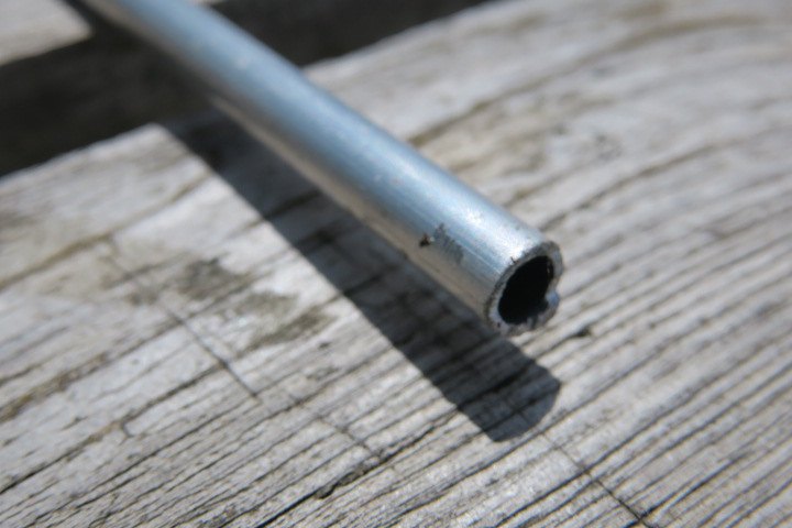 Tube en aluminium pour raviver les flammes du four à bois